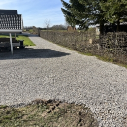 Ny indkørsel med grus