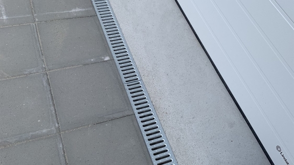 Belægning med rendeafvanding